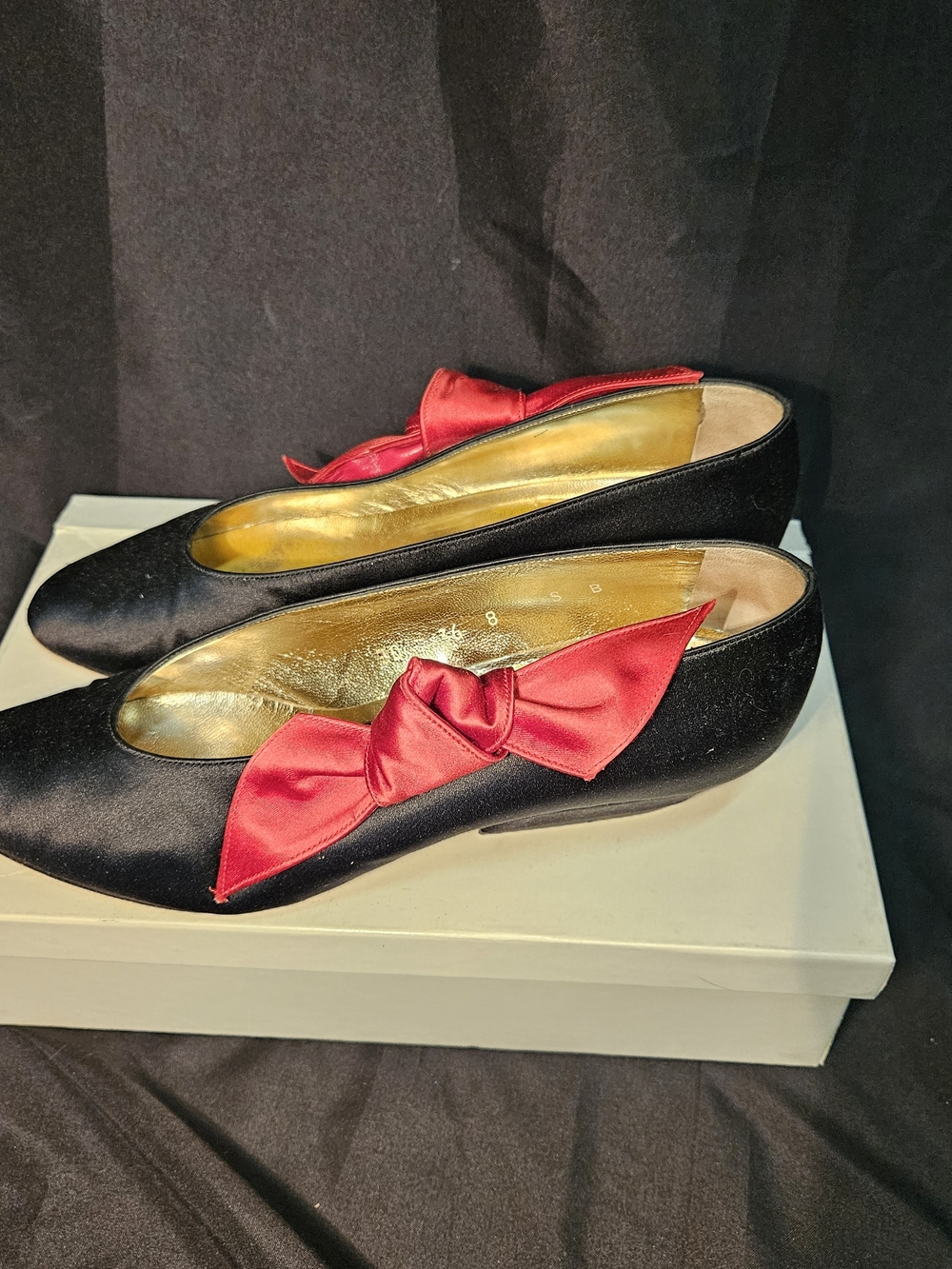 S56 Walter Steiger Women’s Black Satin Flats with Red Bow Size 8B